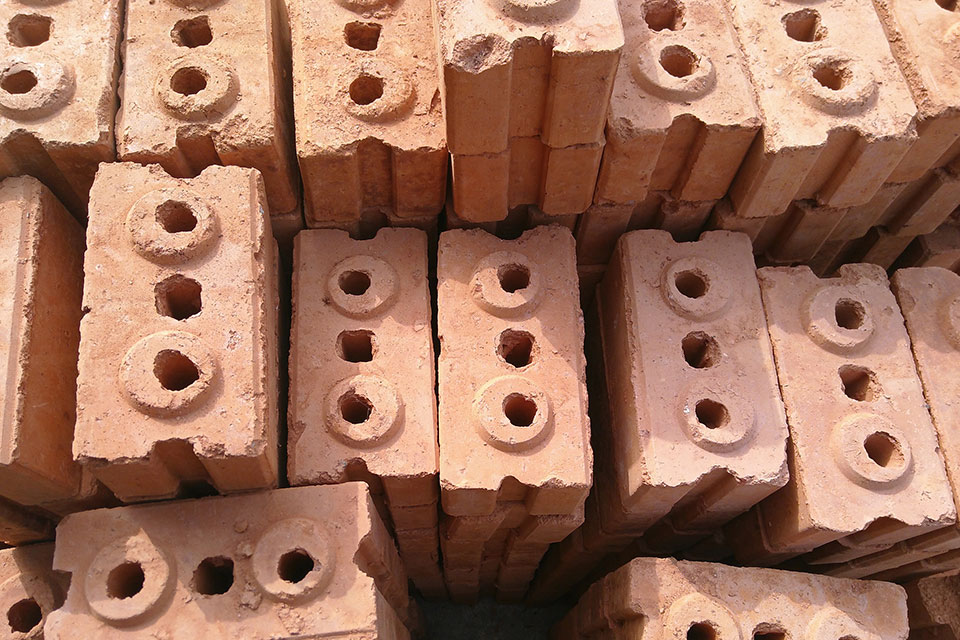 Lehm-LEGO auf der Lake Agege Farm